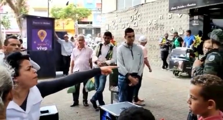 Polícia proíbe casal de evangélicos de continuar pregação no Centro de Campina Grande; “Som estava alto e houve desacato”, explica comandante