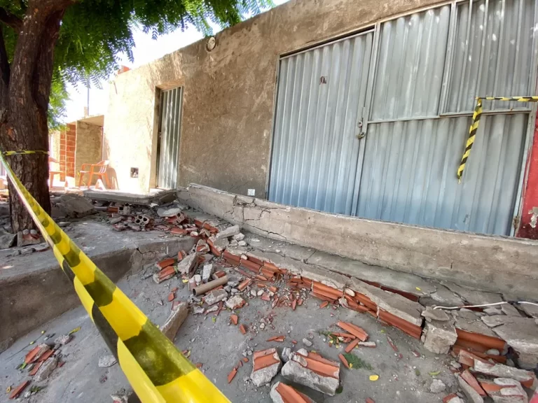 Mulher e criança morrem após desabamento de estrutura de concreto em Cajazeiras