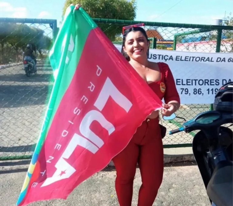 Paraibana viaja 1,7 mil km para entregar imagem de São Sebastião a Lula