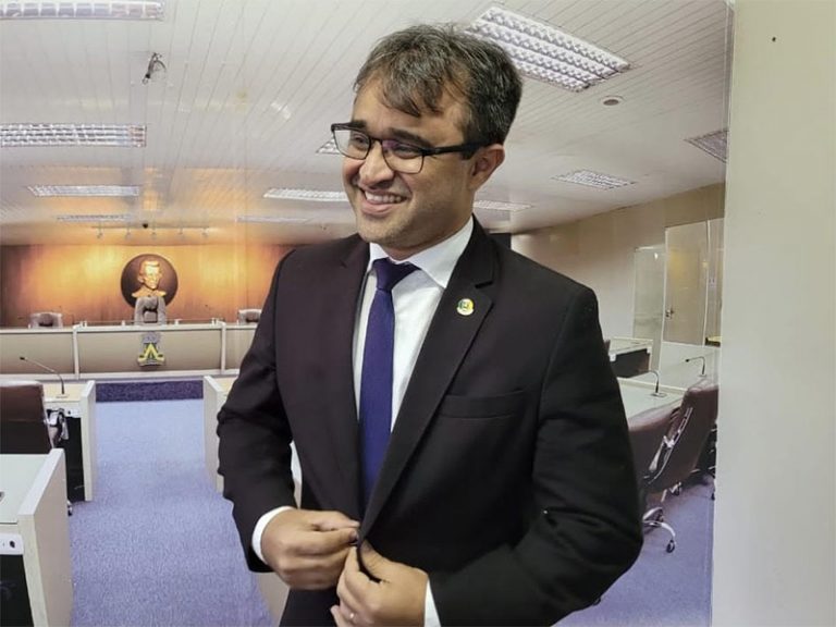Vereador entrega cargos no governo Bruno Cunha Lima e anuncia posição de independência na CMCG