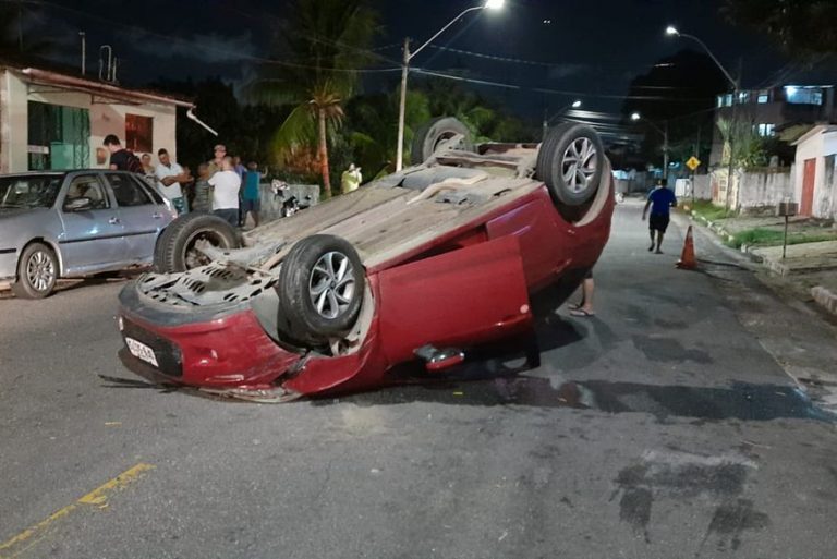 Motorista sofre “apagão” e capota carro em bairro de João Pessoa