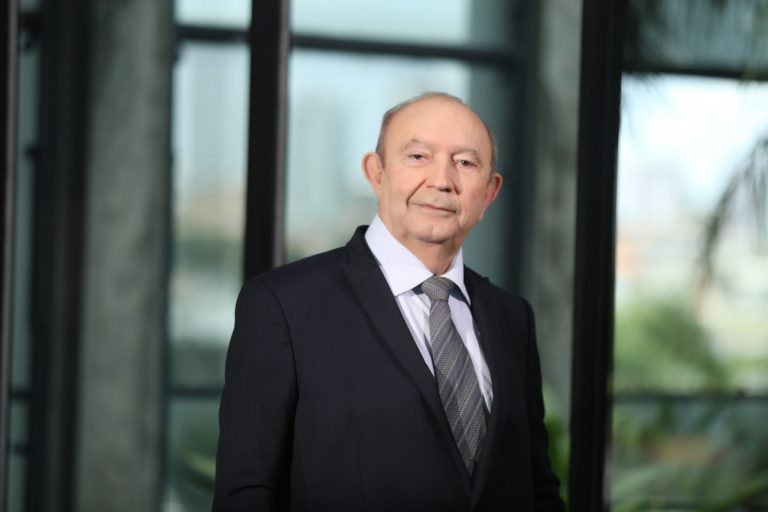 Buega Gadelha é reeleito presidente da FIEP por mais 4 anos