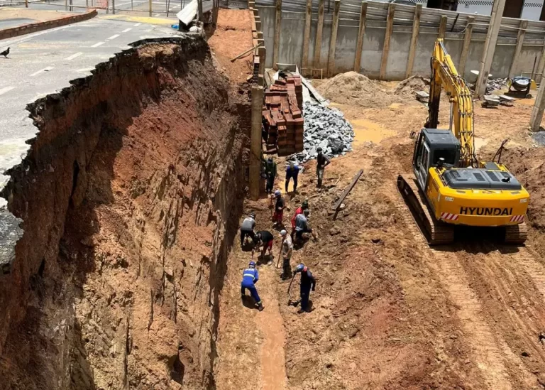 CHUVAS NA PB: Deslizamento de barreira provoca interdição de área em Guarabira