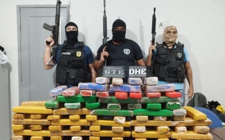 NO SERTÃO: Polícia Civil apreende 100 kg de maconha vinda de SP
