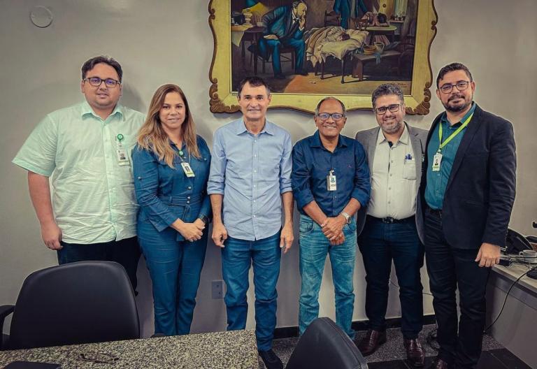 Romero e Marinaldo visitam HU e deputado assegura emendas para oncologia pediátrica