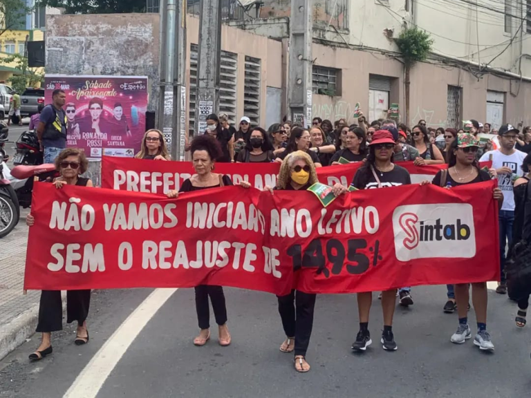 Greve dos professores das escolas municipais de CG é suspensa