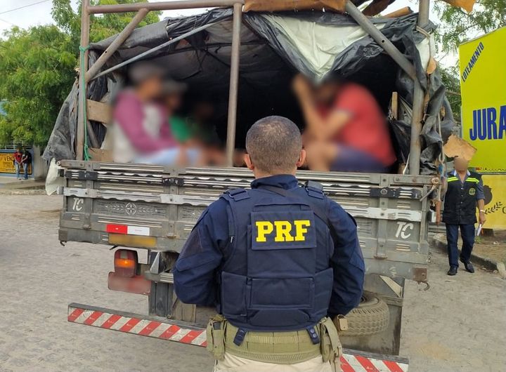 Operação flagra transporte ilegal de passageiros na PB