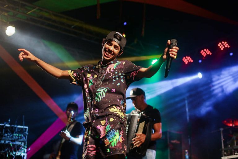 Família de Luka Bass pede doação de sangue nas redes após cantor se envolver em acidente