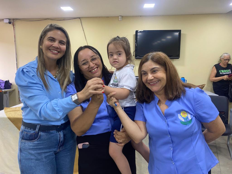 Vereadora Carol Gomes promoveu roda de conversa sobre Síndrome de Down na APAE
