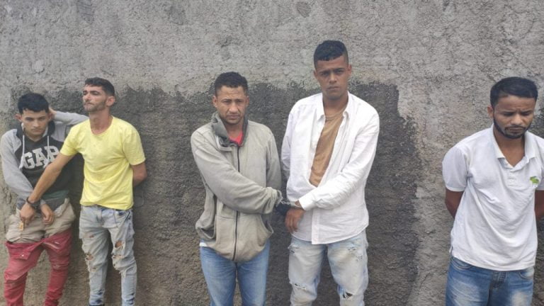 Grupo armado é preso após assaltar agência bancária e trocar tiros com a polícia em CG