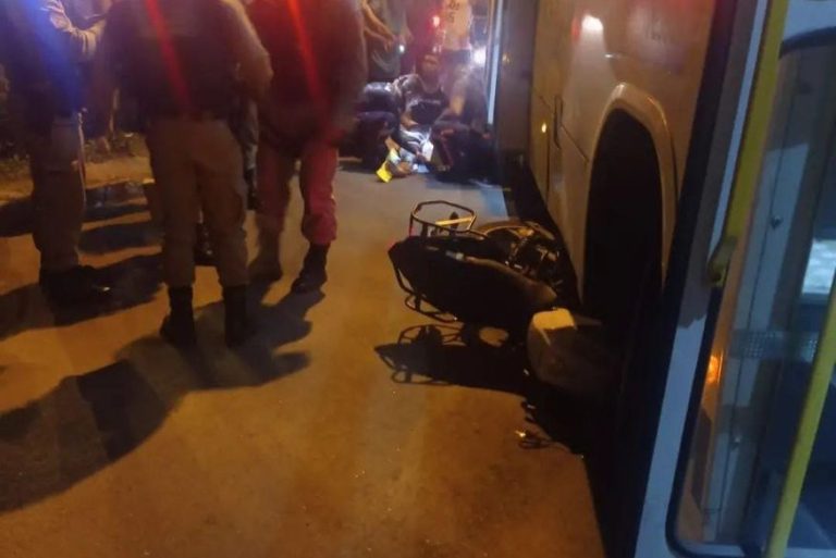 Colisão entre moto e ônibus deixa mulher morta e outra ferida em JP