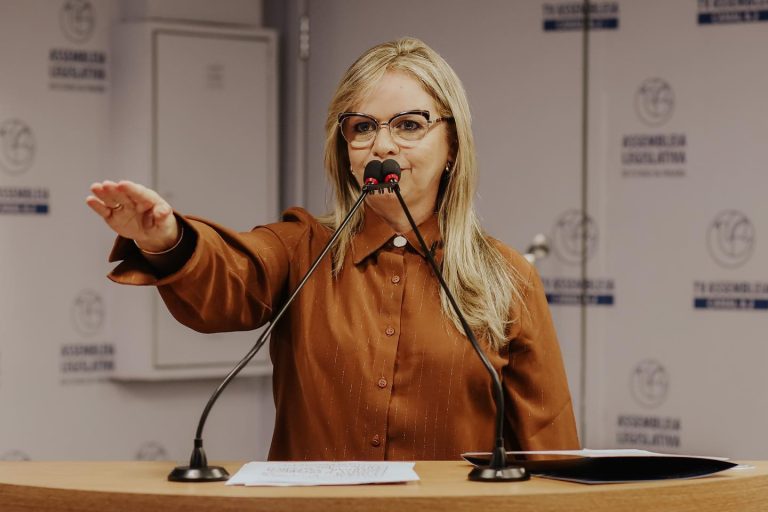 ALPB dá posse a Silvia Benjamin, do Republicanos; deputada assume vaga de Wilson Filho
