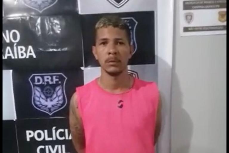 Usando tornozeleira eletrônica, bandido é preso por roubo e tráfico de drogas, em CG