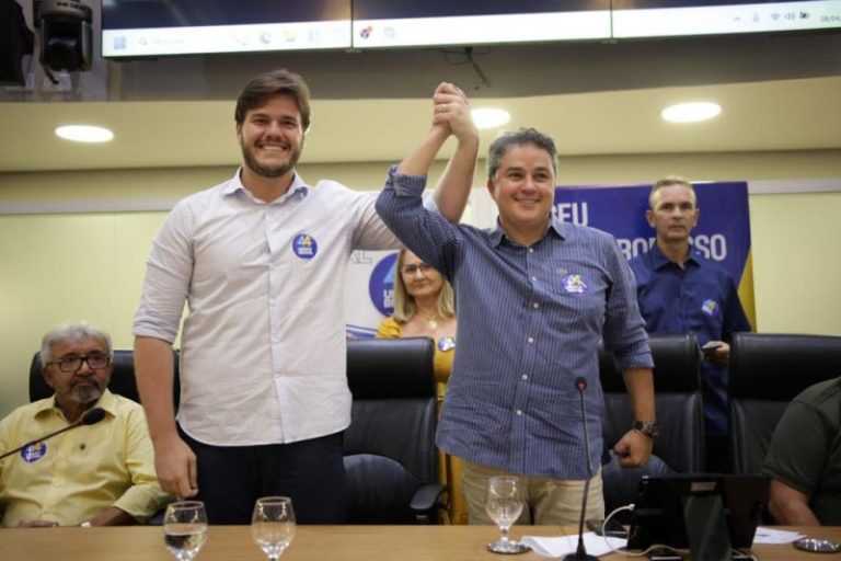 Efraim assina ficha de filiação de Bruno Cunha Lima ao União; mudança partidária deve ocorrer durante evento em CG