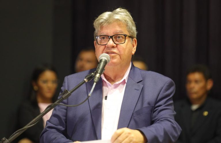 João Azevêdo volta a dizer diz que candidatura ao Senado em 2024 é “natural”, mas fala em “condições”