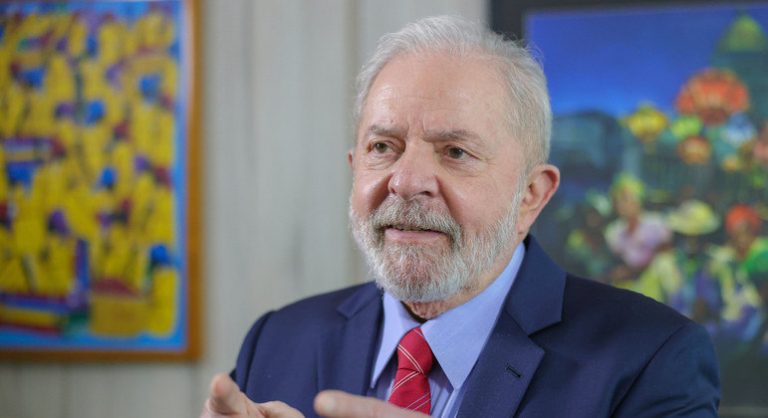 Lula diz que quer fazer cirurgia no quadril em outubro: “Ninguém consegue trabalhar com dor o dia inteiro”