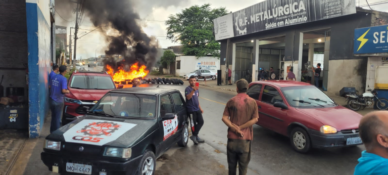 Comerciantes do Distrito dos Mecânicos em CG realizam protesto após acidente que vitimou funcionário da TESS