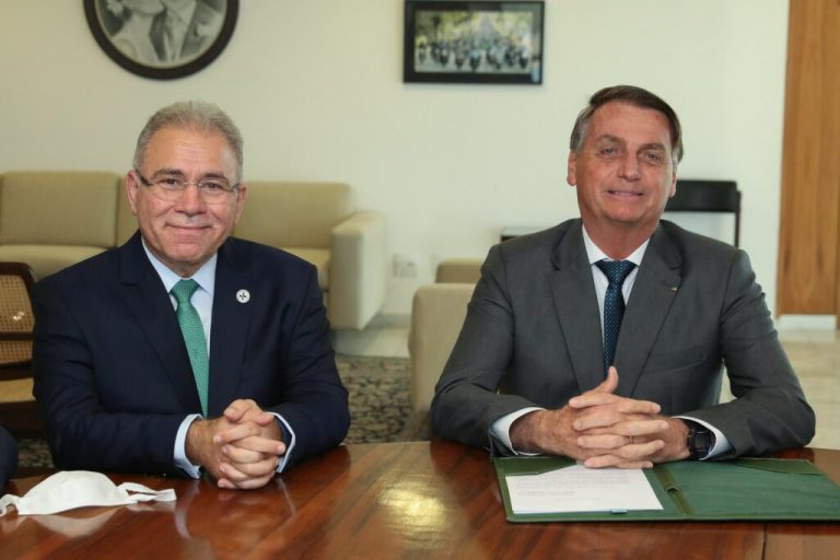 Ex-ministro de Bolsonaro coloca nome à disposição para disputa eleição em JP