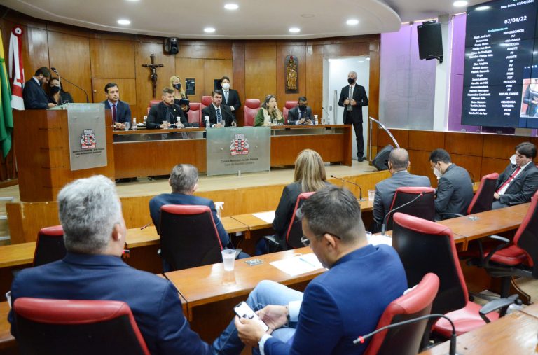Vereadores aprovam projeto de lei que proíbe banheiro unissex em JP