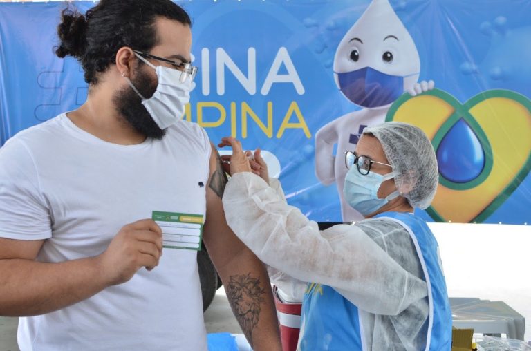 CG bate recorde e aplica mais de 12 mil vacinas em dia D de imunização