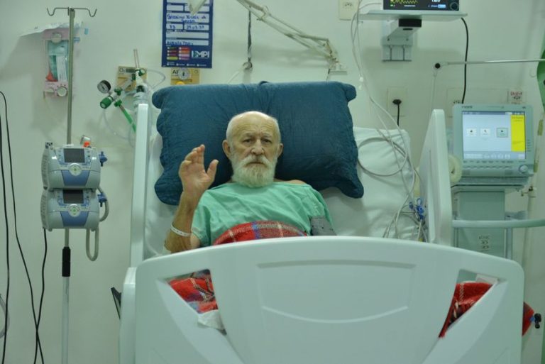 Biliu de Campina recebe alta médica da UTI do Hospital Dr. Edgley