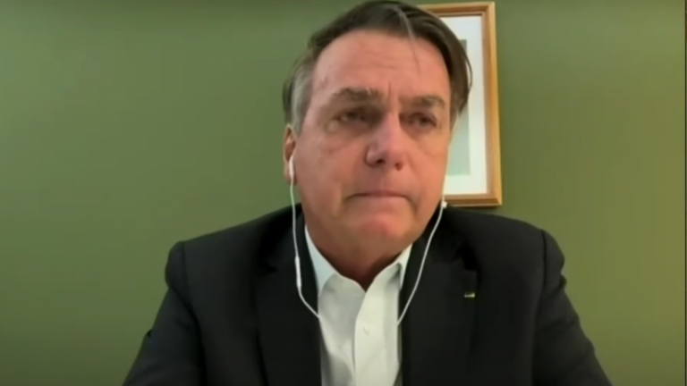 Bolsonaro chora ao falar de operação da PF e aponta “perseguição”