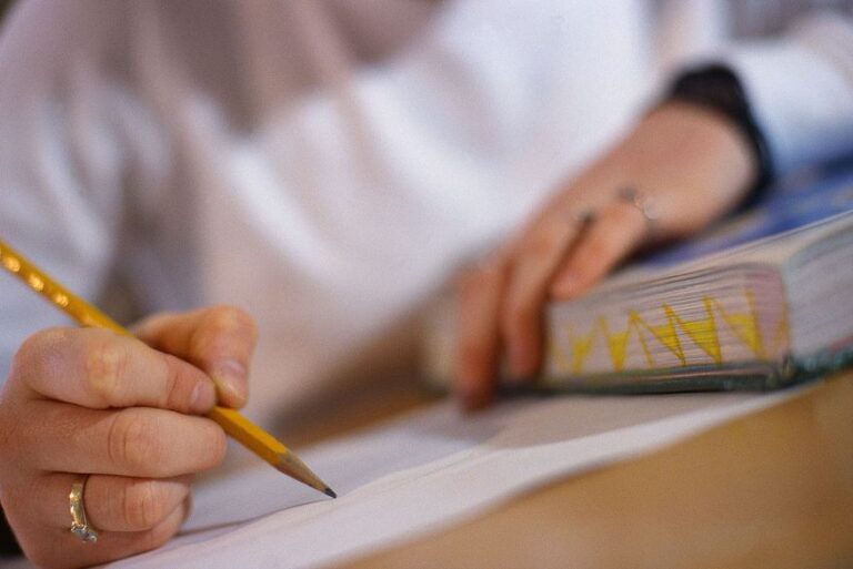 Governo Federal publica autorização para a realização de 14 concursos públicos com 2 mil vagas; veja cargos