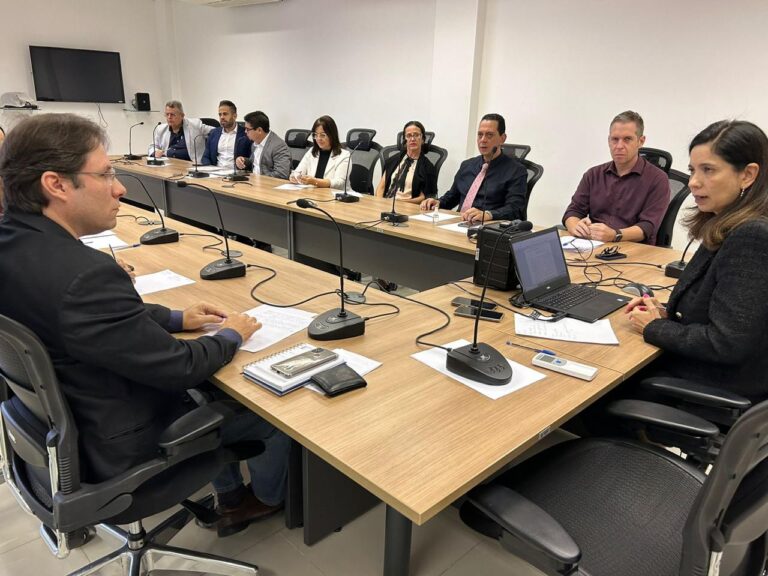 Prefeitura vai antecipar pagamento e arcar com insumos do Hospital Antônio Targino para garantir serviço de hemodiálise