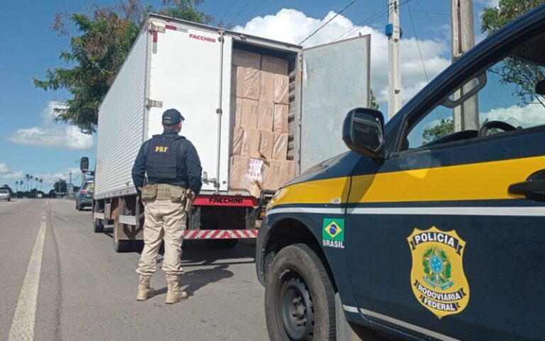 PRF na PB recupera veículos, apreende arma e carga de cigarros contrabandeados de cerca de R$ 700 mil