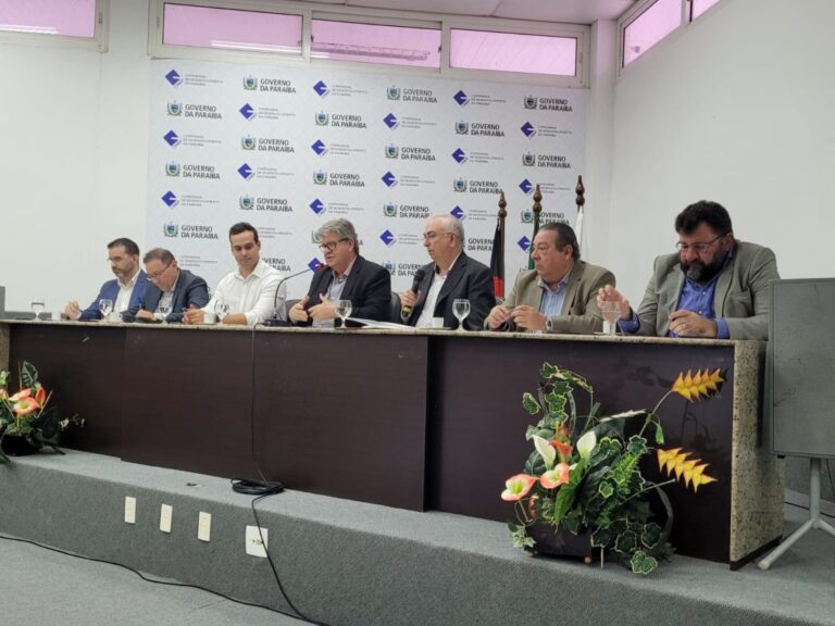 Após viagem à China, governador revela tratativas para instalação de fábricas de remédios e ônibus elétricos na PB