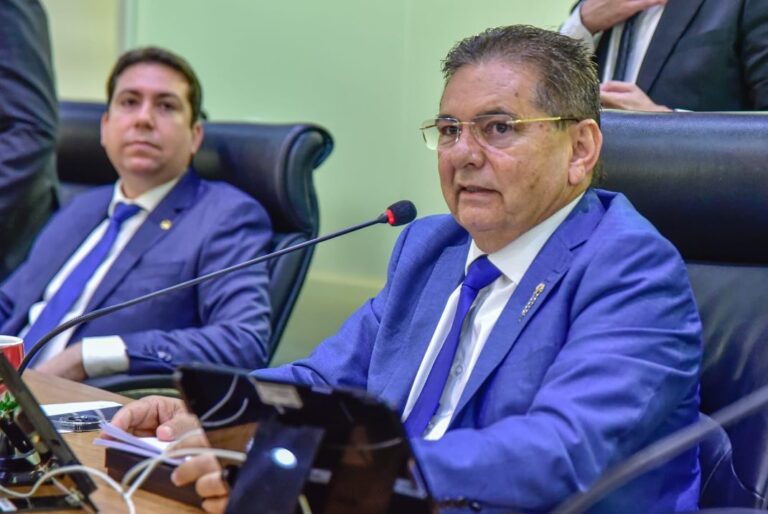 Adriano Galdino reclama de ausência de deputados na ALPB: “Já assisti esse filme”