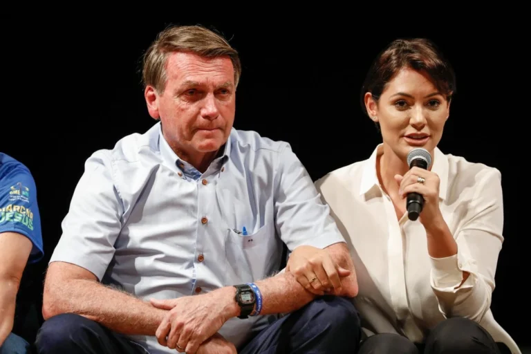 Moraes autoriza quebra de sigilo bancário de Bolsonaro e Michelle