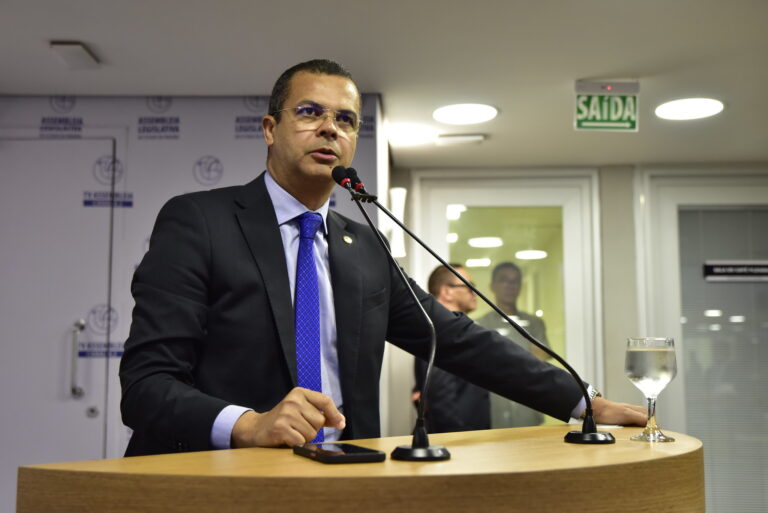 Jutay Menezes anuncia licença e abre espaço para suplente assumir cadeira na ALPB