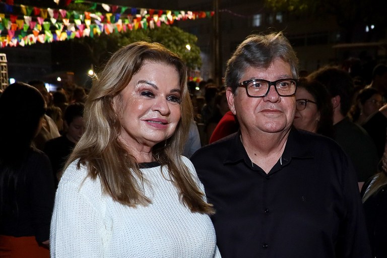 Por unanimidade, vereadores aprovam título de cidadania campinense à primeira-dama da PB