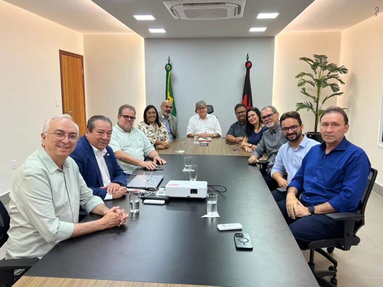 Líderes do PT, PV e PCdoB se reúnem com João Azevêdo e defendem ‘união contra a direita conservadora’ para eleições de 2024