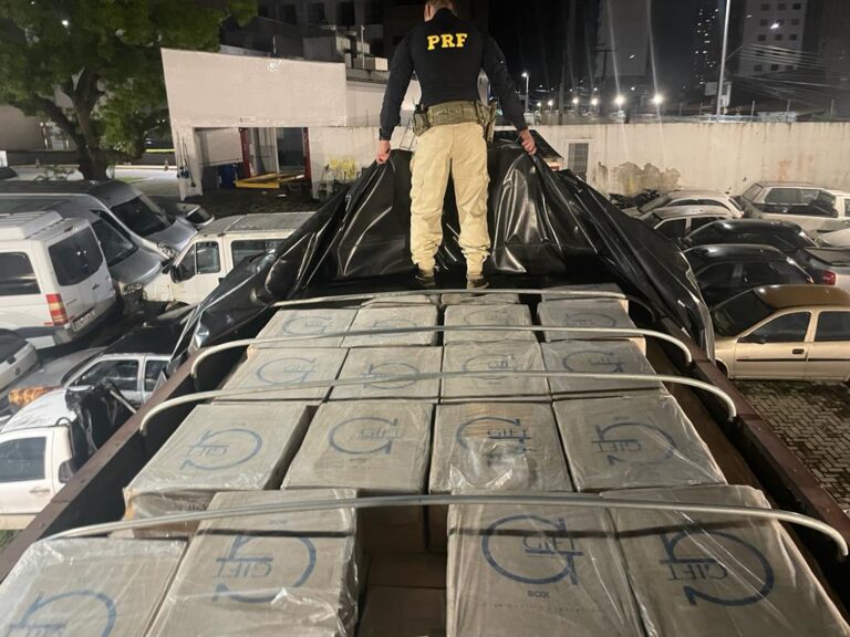 PRF apreende carga de cigarros avaliada em quase R$ 1 milhão, na Grande JP