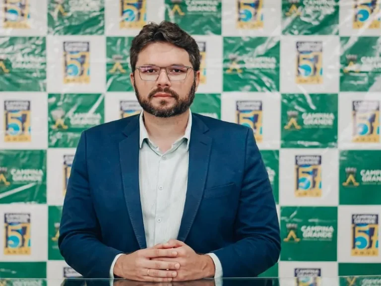 70% dos professores de CG recebem mais de R$ 5 mil, afirma secretário de Educação