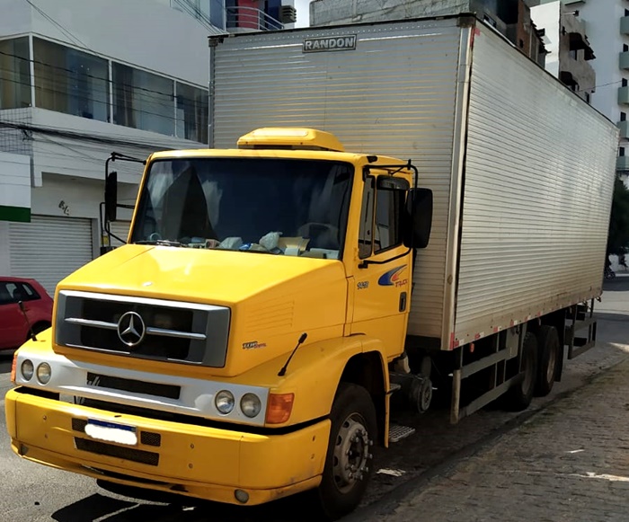 Caminhão com carga de R$ 60 mil em tecidos e fios é apreendido na PB