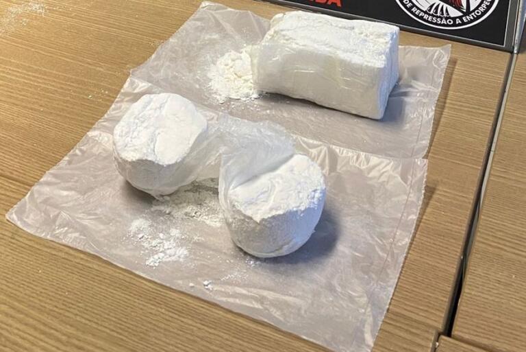 Dupla é presa ao receber mais de 1kg de cocaína vinda do Acre no aeroporto da Grande João Pessoa