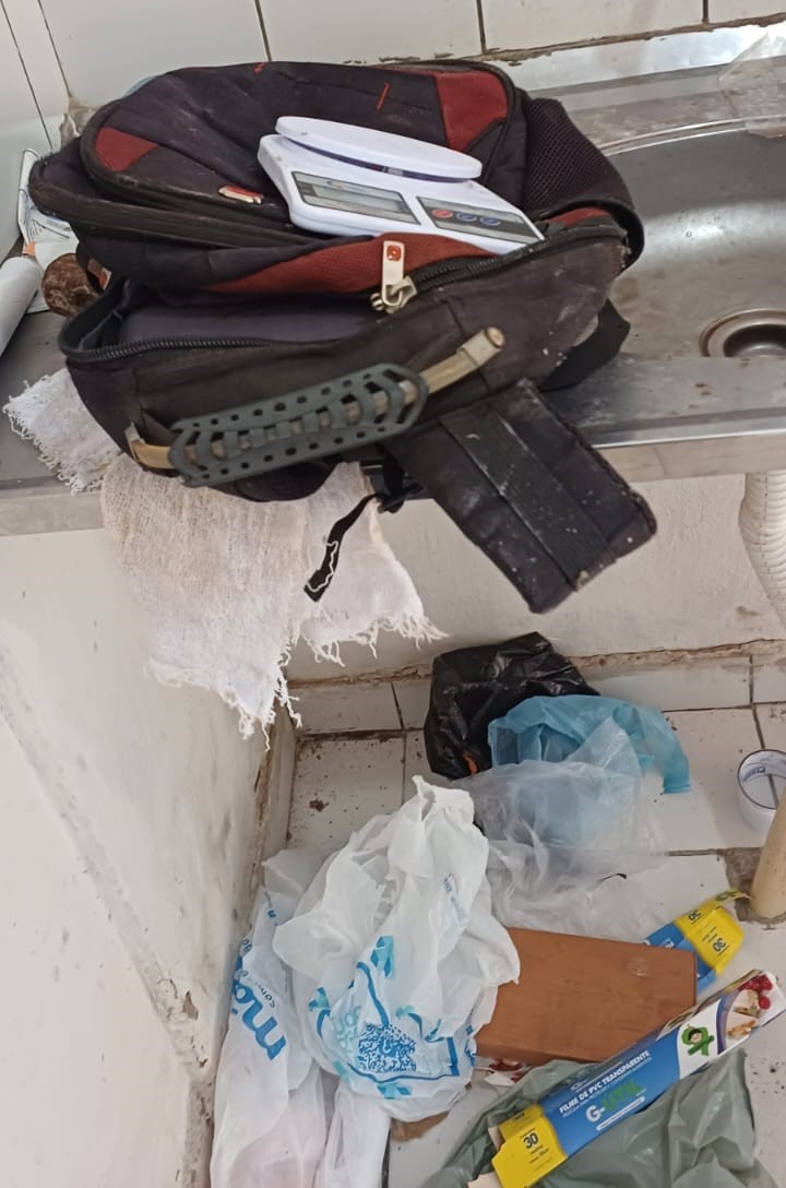 Polícia desmantela laboratório de cocaína que funcionava em casa desocupada em CG