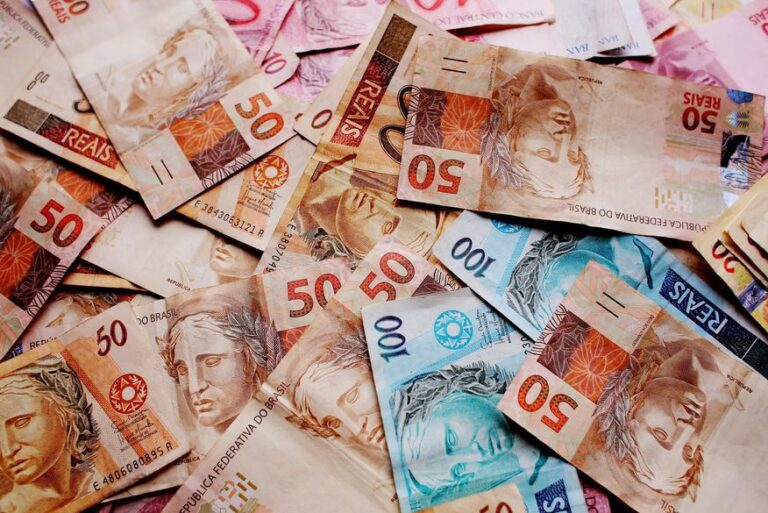 Prefeituras gastaram quase meio bilhão de reais com funcionários contratados, mostra relatório do TCE-PB