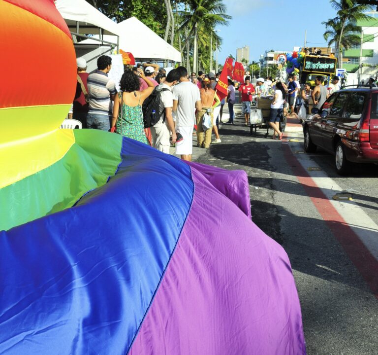Câmara de João Pessoa proíbe participação de crianças em paradas gays, na capital