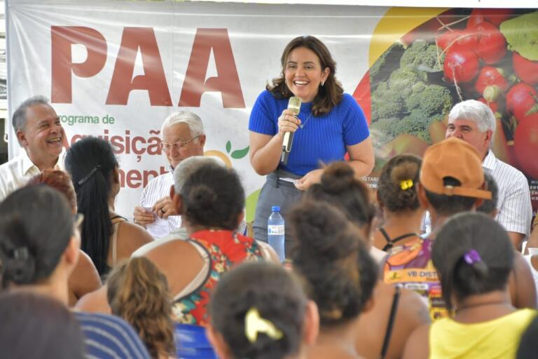 Pollyanna Dutra entrega 30 toneladas de alimentos no lançamento do PAA em Itabaiana