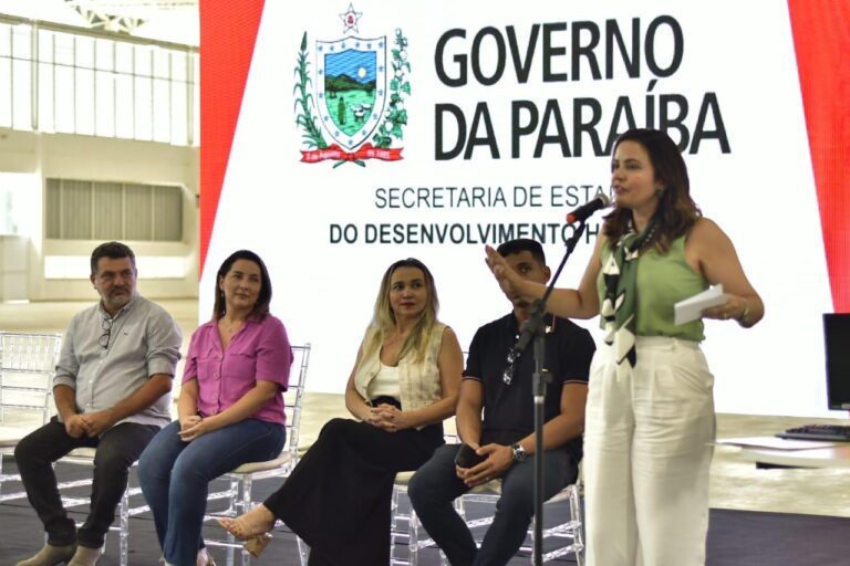 Pollyanna Dutra entrega carros e equipamentos de informática para agilizar prestação de serviços de assistência social na Paraíba
