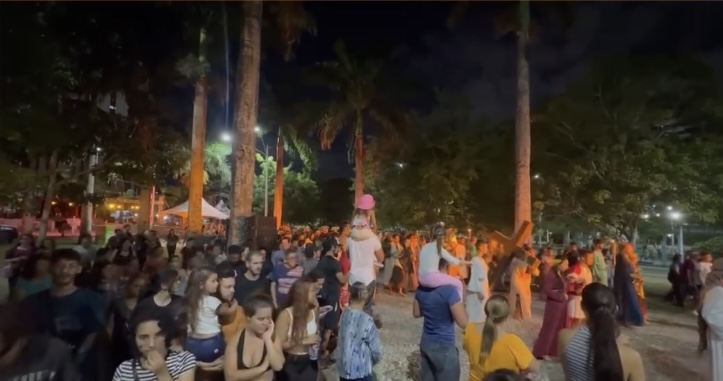 Confira os melhores momentos da Via Sacra em Campina Grande, nesta segunda-feira
