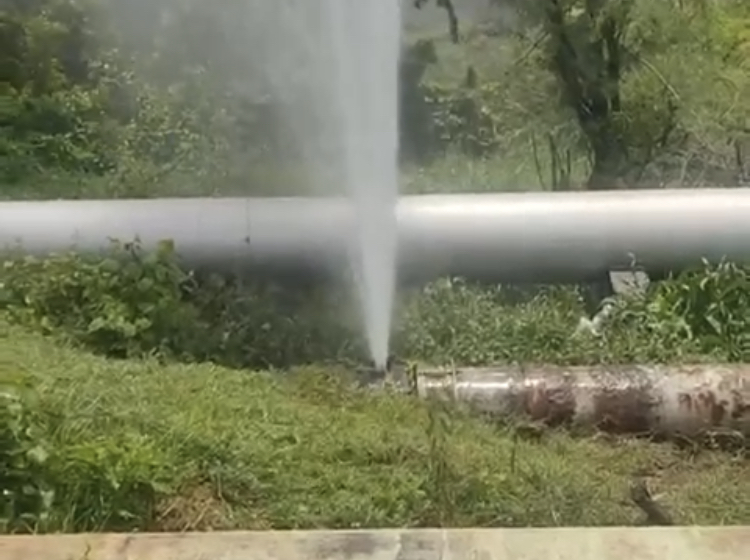 Vazamento de água é registrado, em Campina Grande
