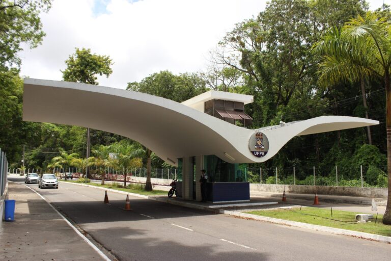 Técnicos-administrativos deflagram greve, na UFPB; paralisação atinge todos os campus