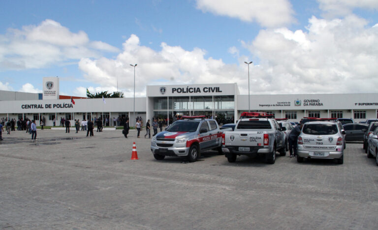 Homem com mandado de prisão por feminicídio em São Paulo é preso na orla de JP