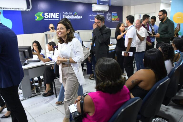 Pollyanna Dutra visita Casa do Trabalhador e da Trabalhadora em PE e comenta sobre implantação do serviço na Paraíba