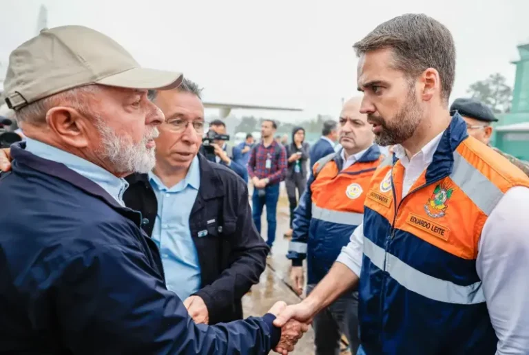 Lula anuncia pix de R$ 5 mil para famílias que perderam bens no RS